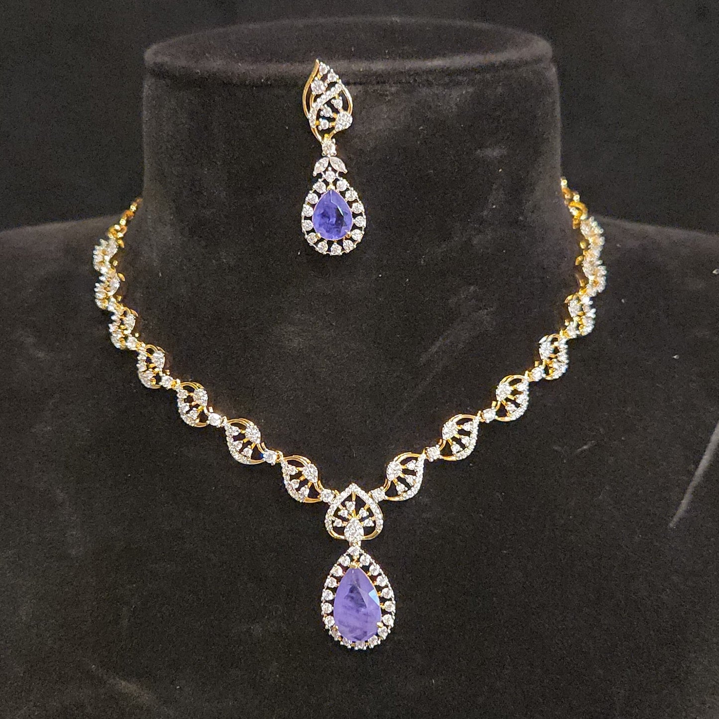 Designer Leaf Motif Necklace Set