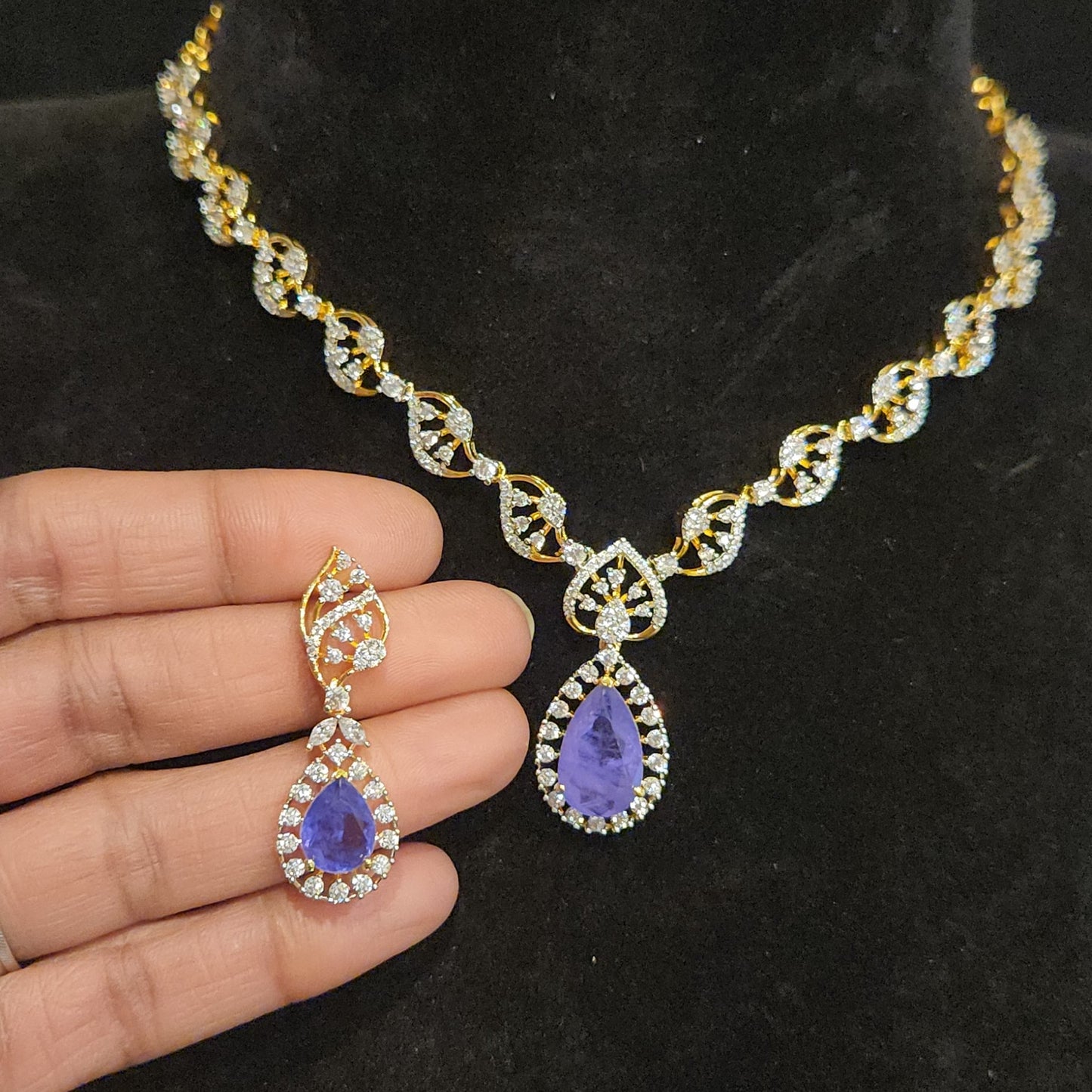 Designer Leaf Motif Necklace Set