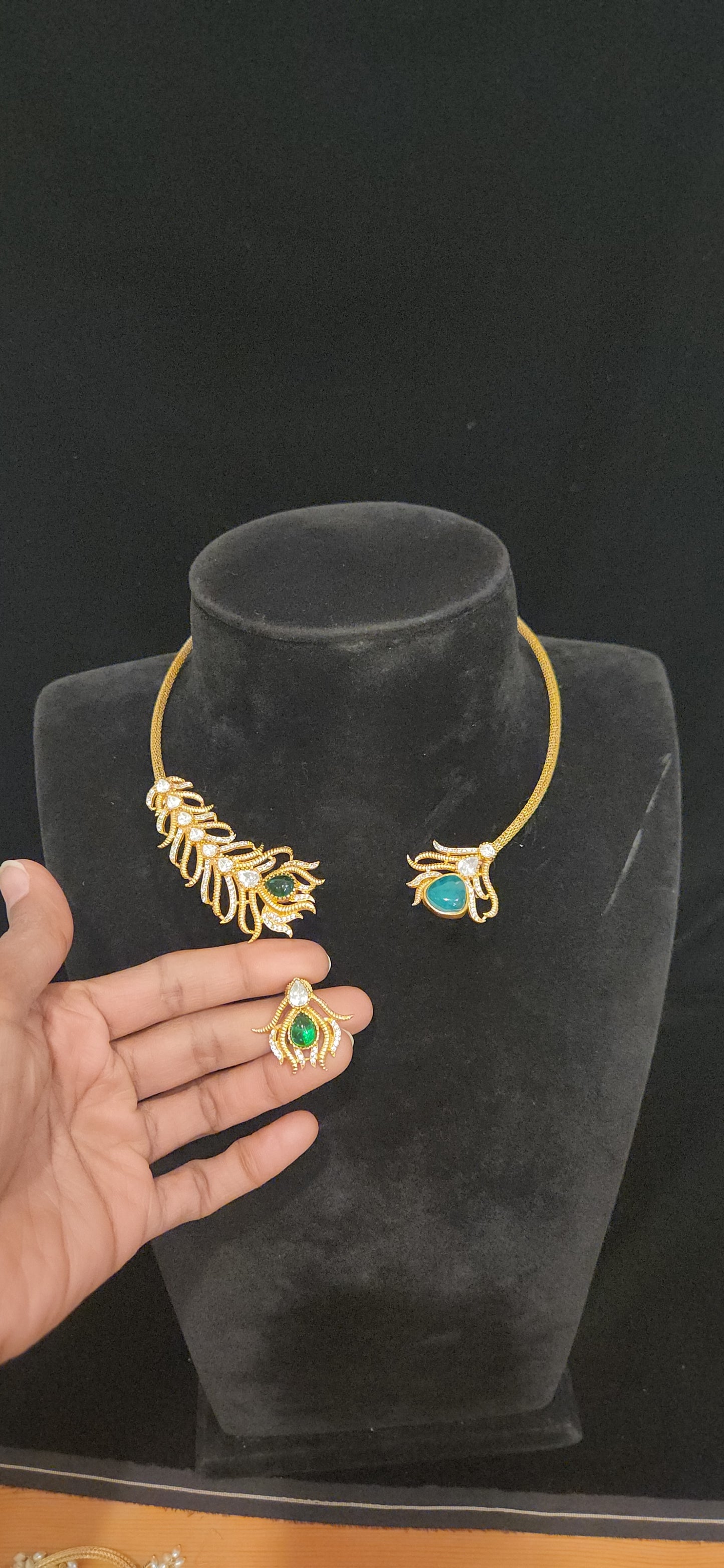 Majestic Peacock Feather Kante & Earrings Set