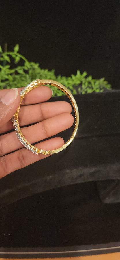 Majestic Peacock Design Diamond Finish Bracelet