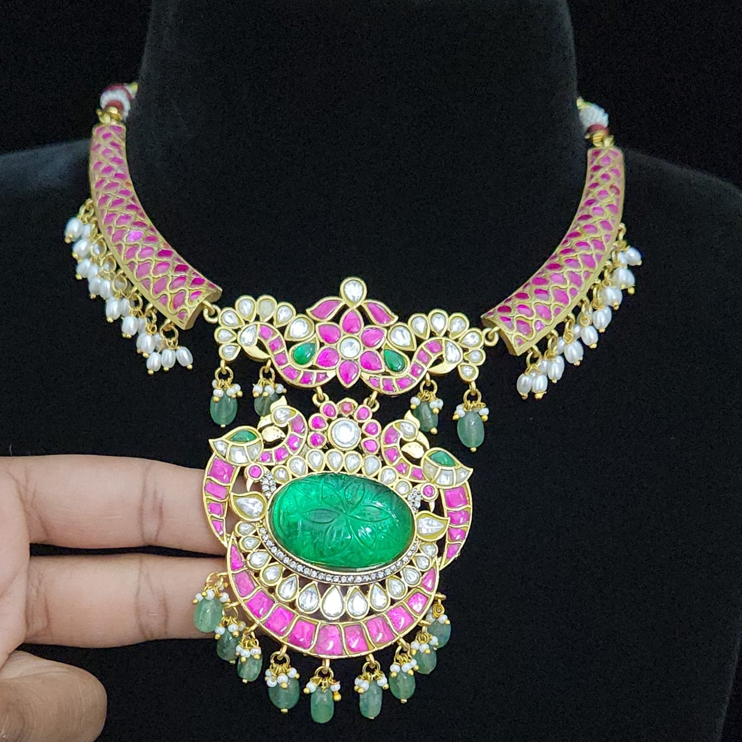 Majestic Jadau Kundan Necklace with Grand Oval Emerald