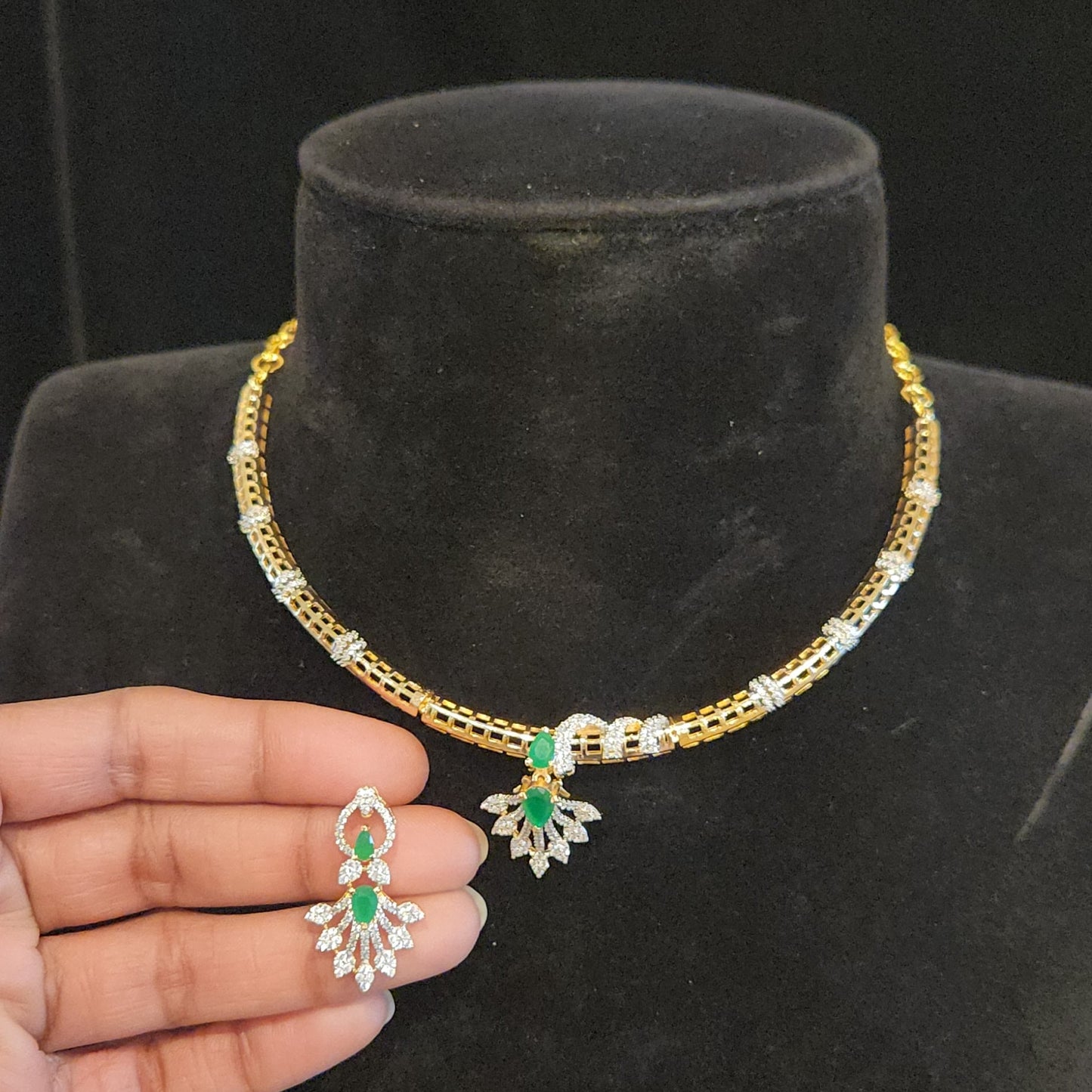 Leaf Motif Gold Finish Kante Set