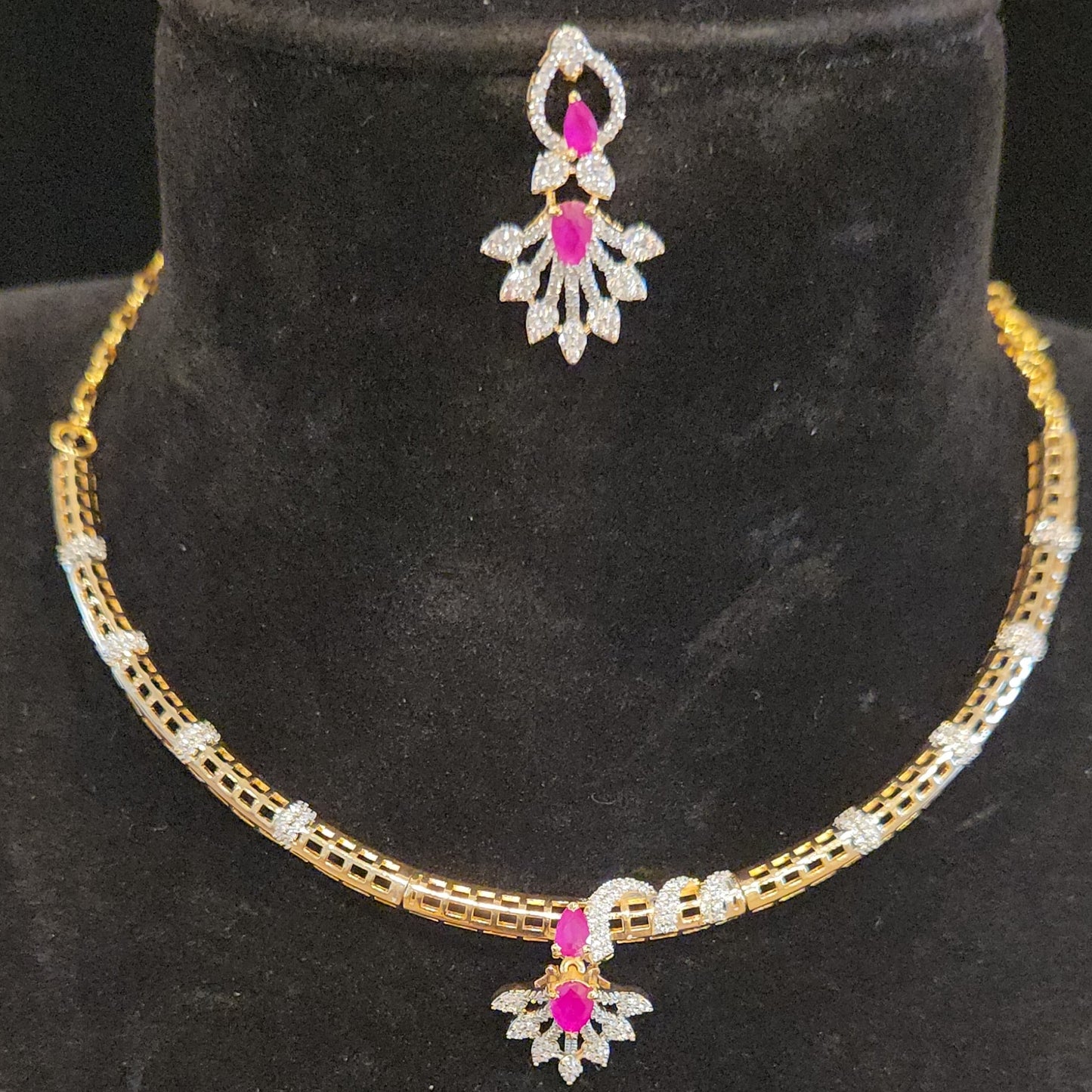 Leaf Motif Gold Finish Kante Set