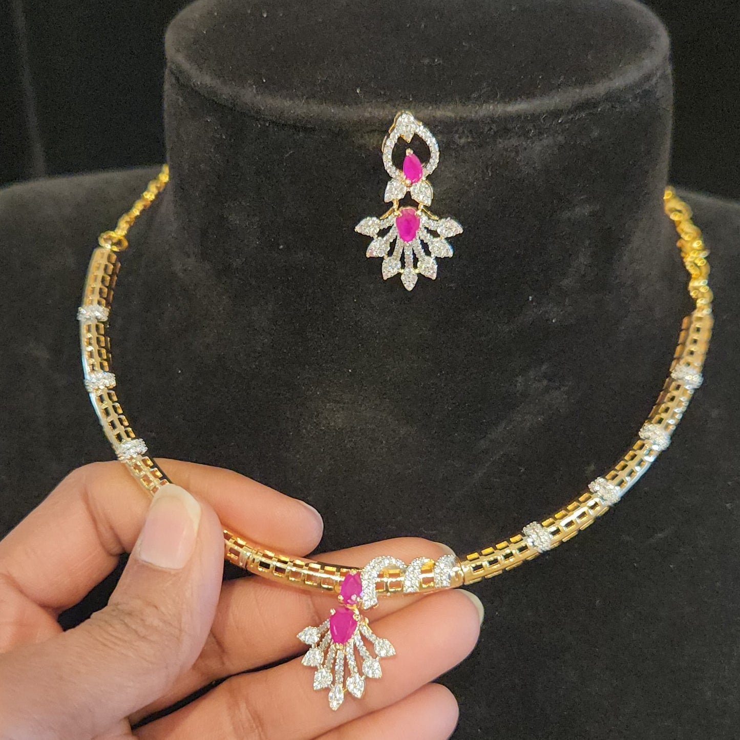 Leaf Motif Gold Finish Kante Set