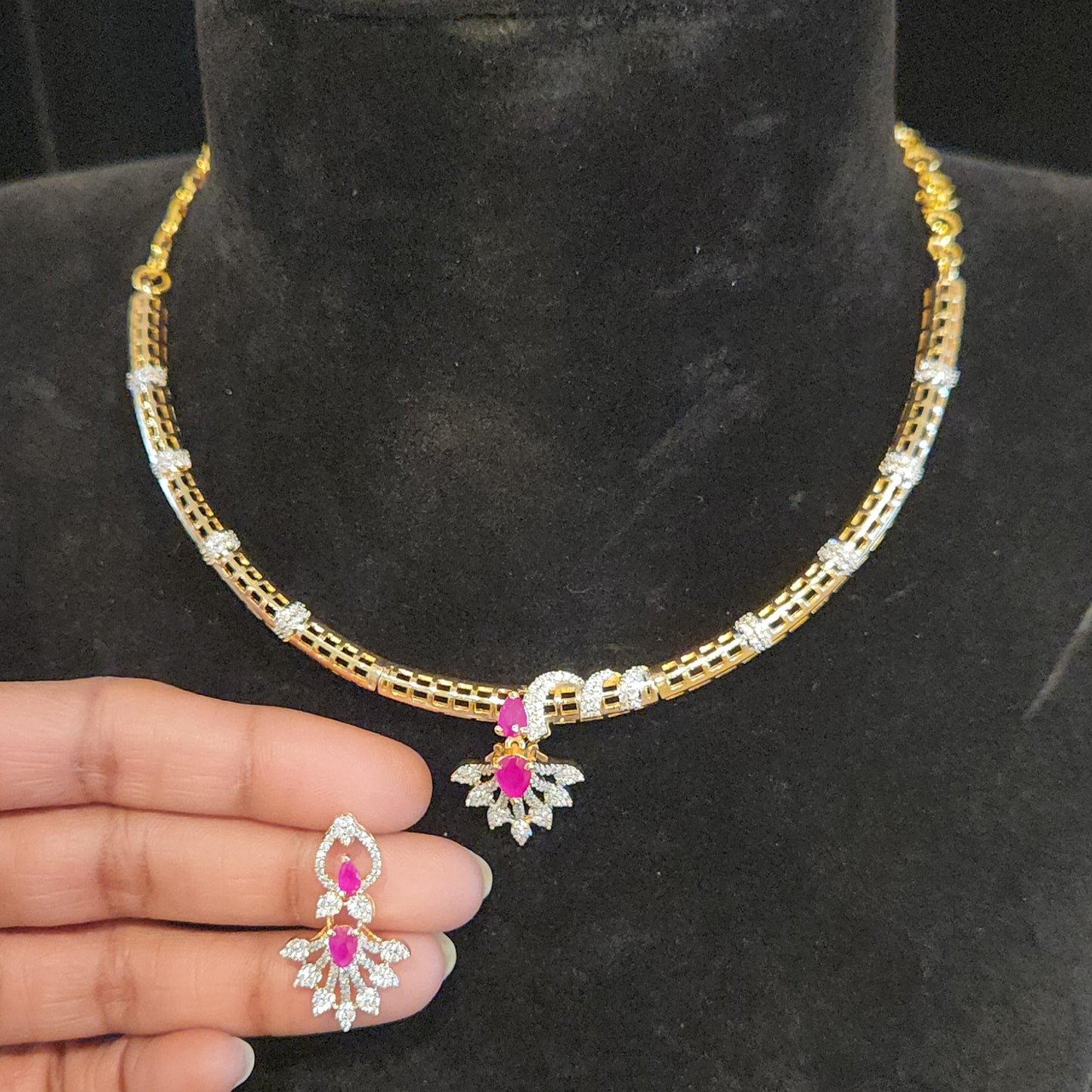 Leaf Motif Gold Finish Kante Set