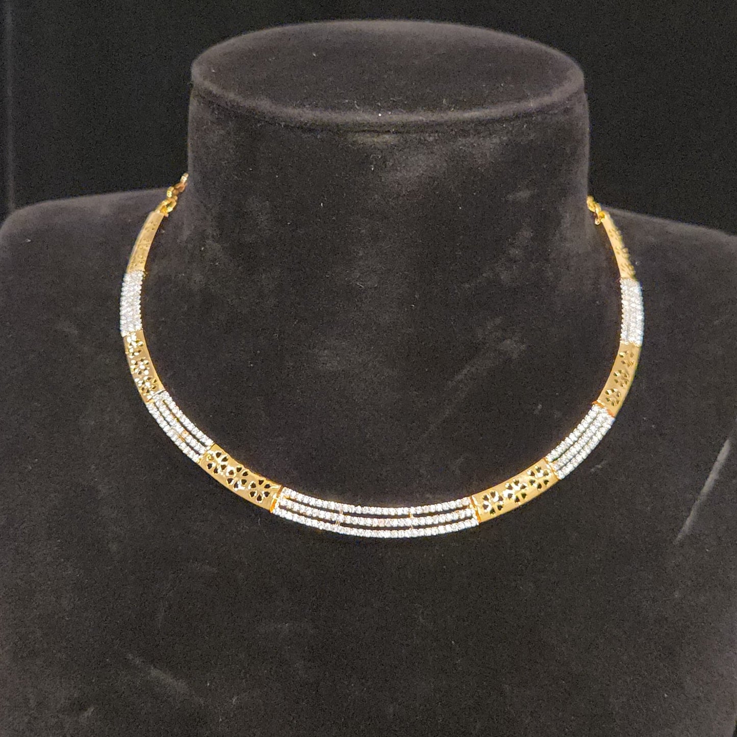 CZ Floral Designer Gold Finish Kante