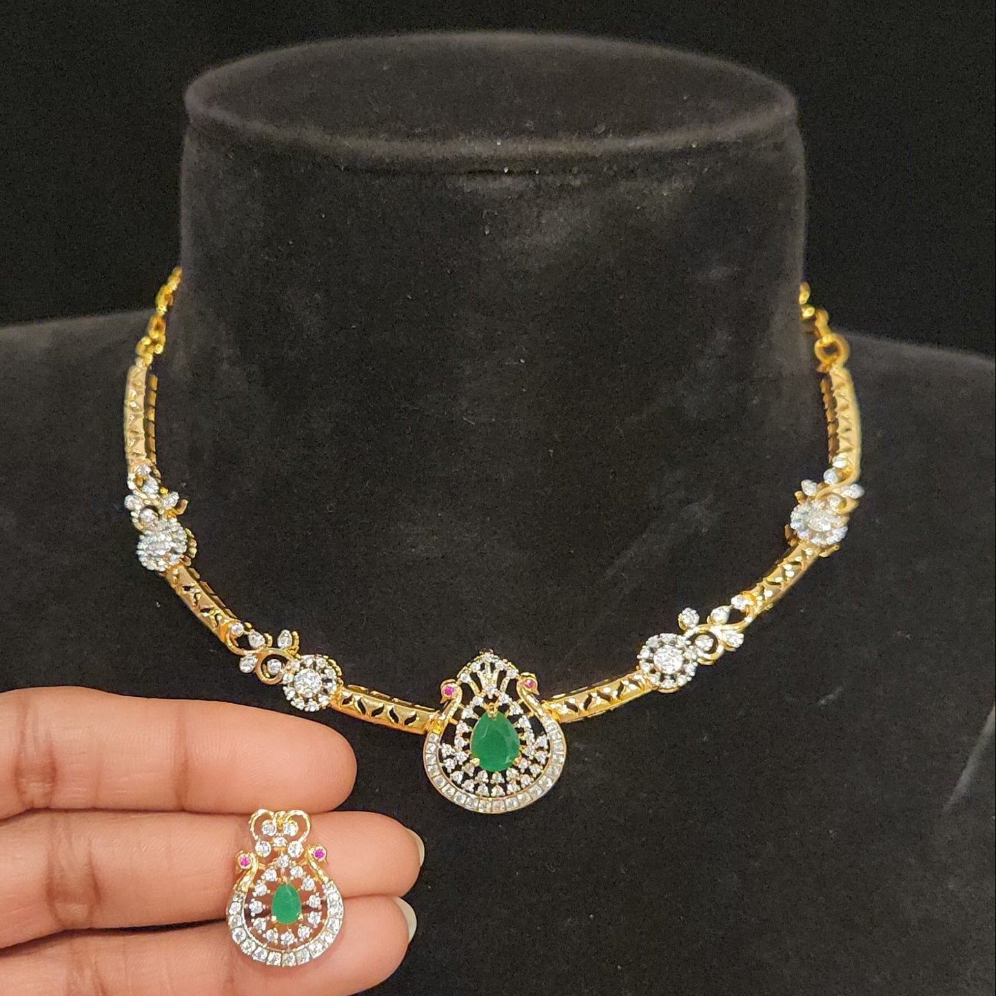 Tear Drop CZ Bird Motif Designer Kante Set