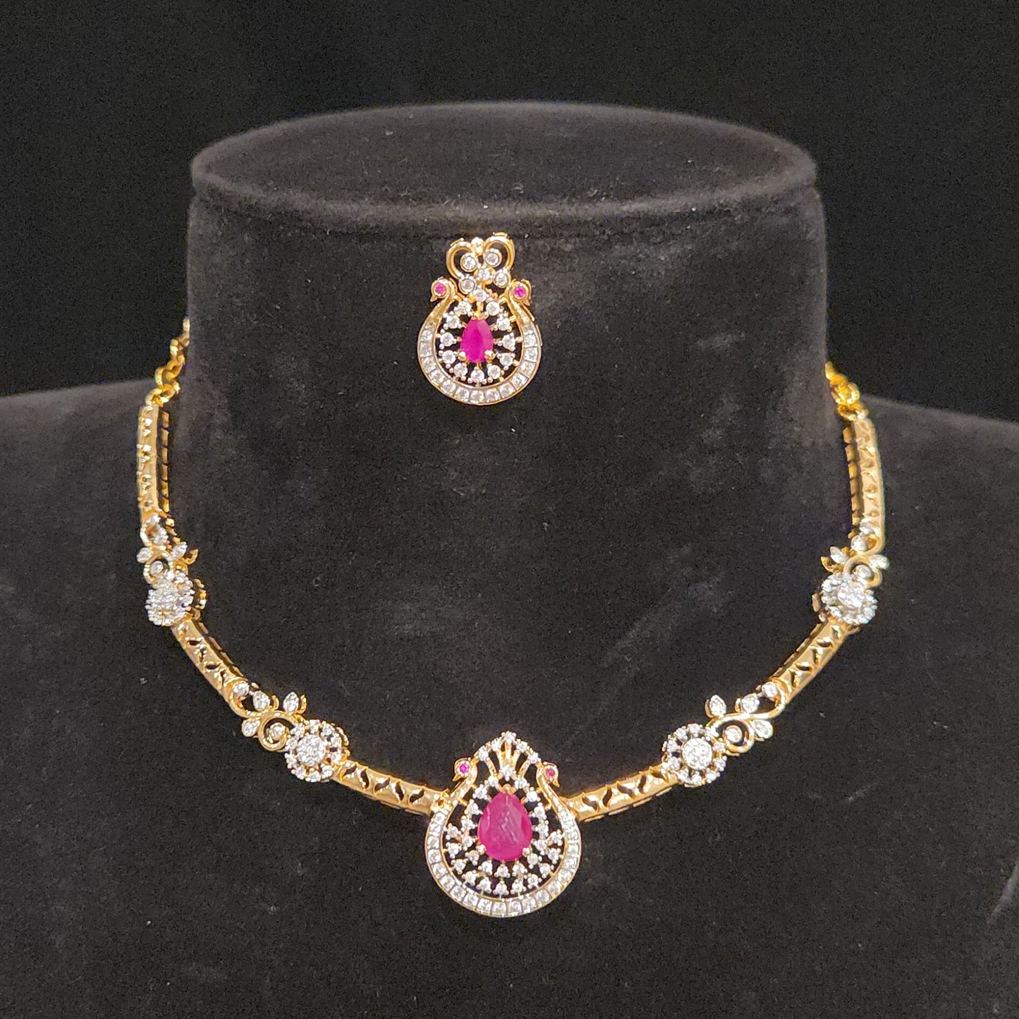 Tear Drop CZ Bird Motif Designer Kante Set