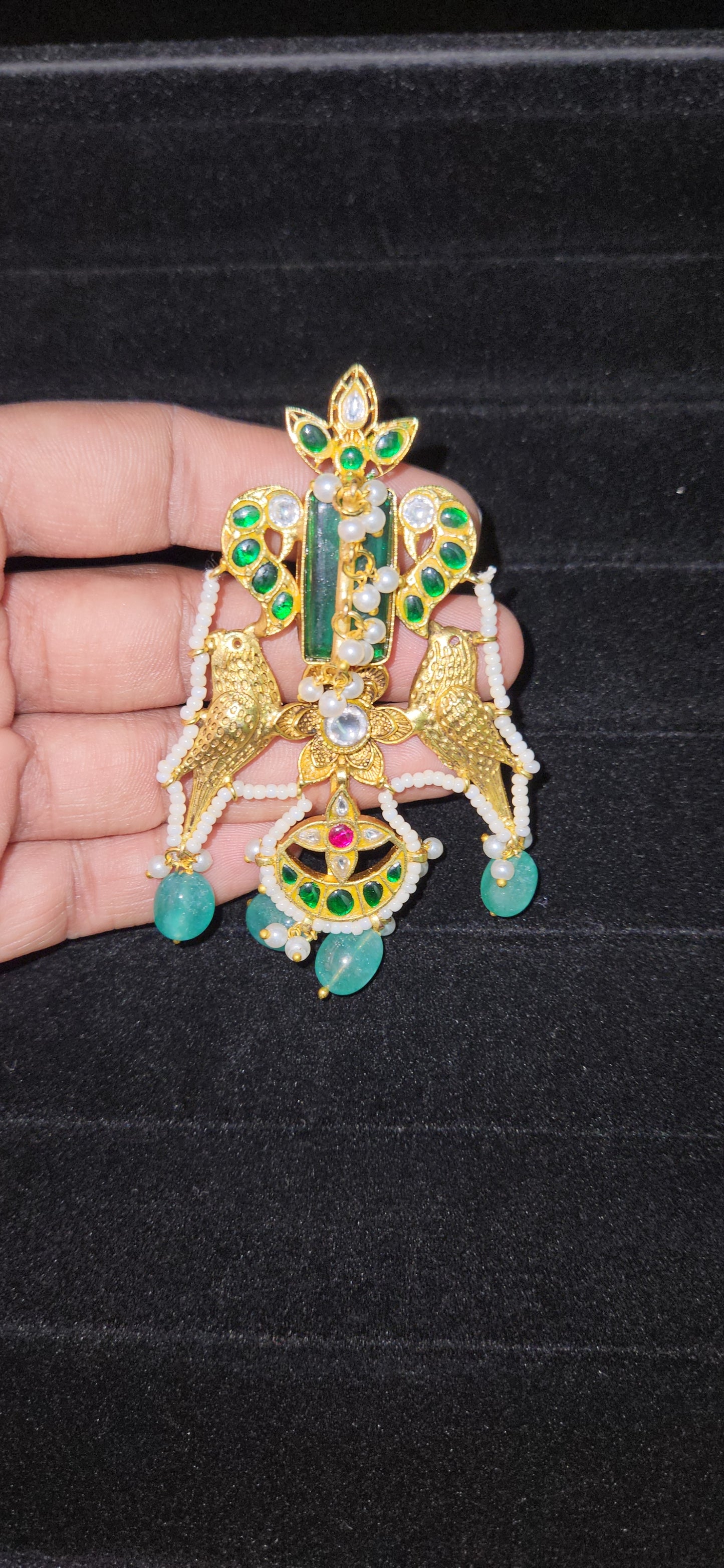 Luxurious Traditional Two Birds Kundan Pendant Set