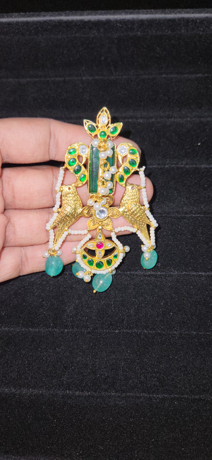 Luxurious Traditional Two Birds Kundan Pendant Set