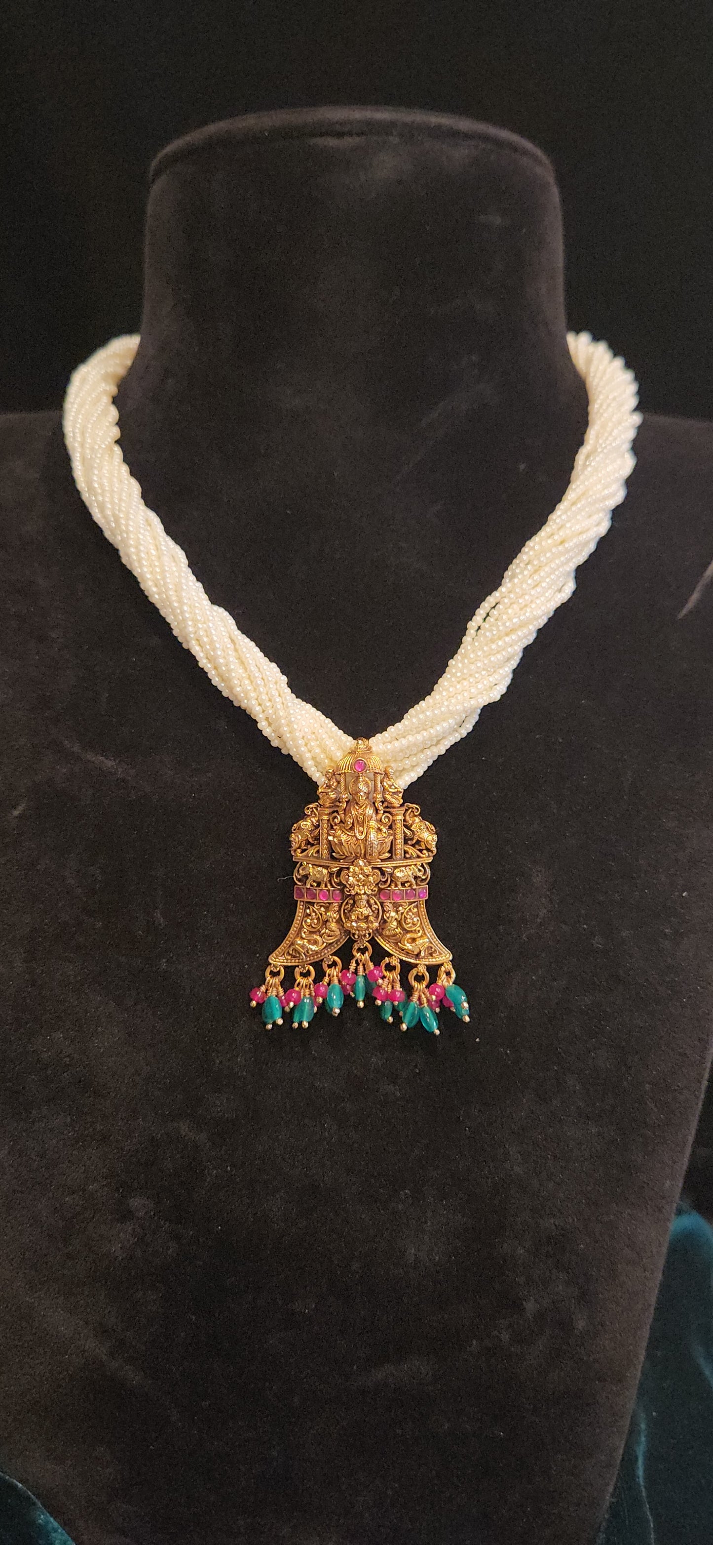 92.5 Silver Tiger Nail Lakshmi  Pendant Pearl Necklace with Matching Earrings