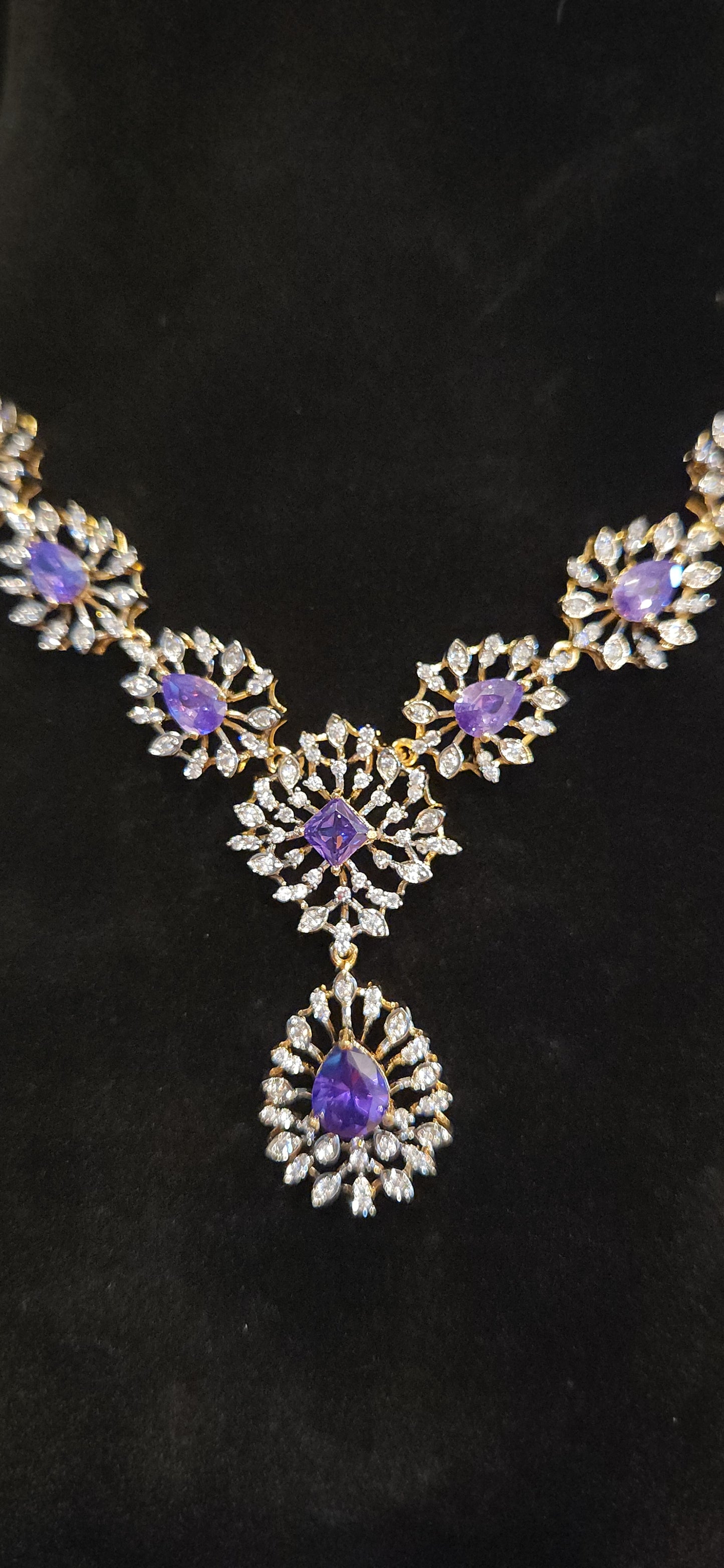 Luxury CZ Stone Necklace Set in Leaf shape
