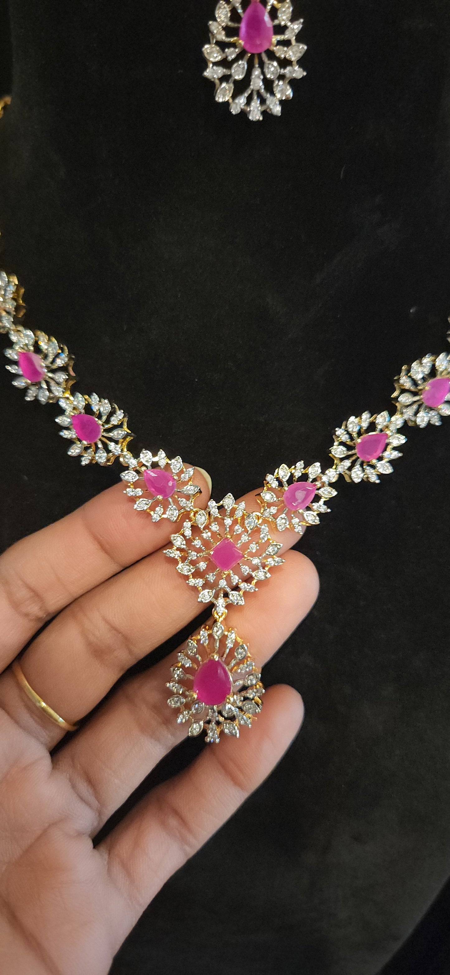 Luxury CZ Stone Necklace Set in Leaf shape