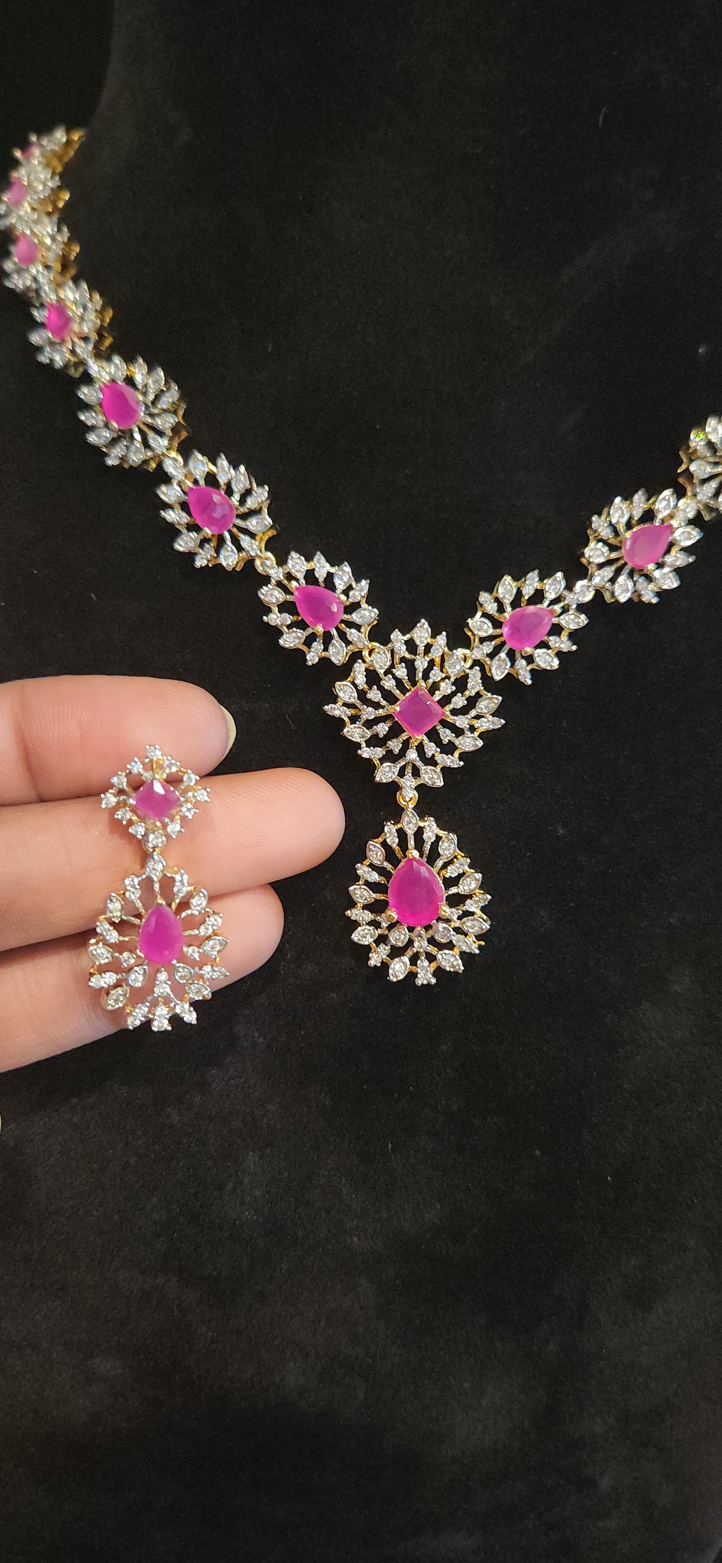 Luxury CZ Stone Necklace Set in Leaf shape