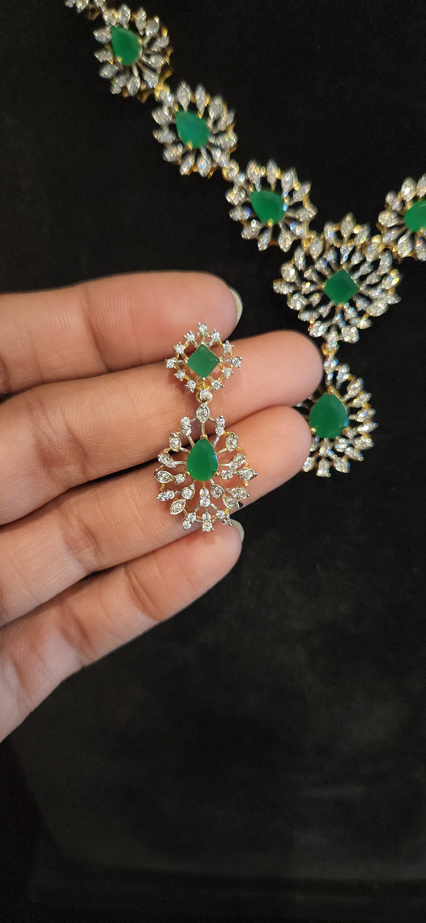 Luxury CZ Stone Necklace Set in Leaf shape