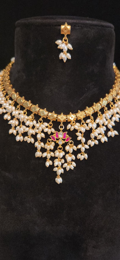 Gold Finish Kundan Lotus Guttapusalu Necklace Set
