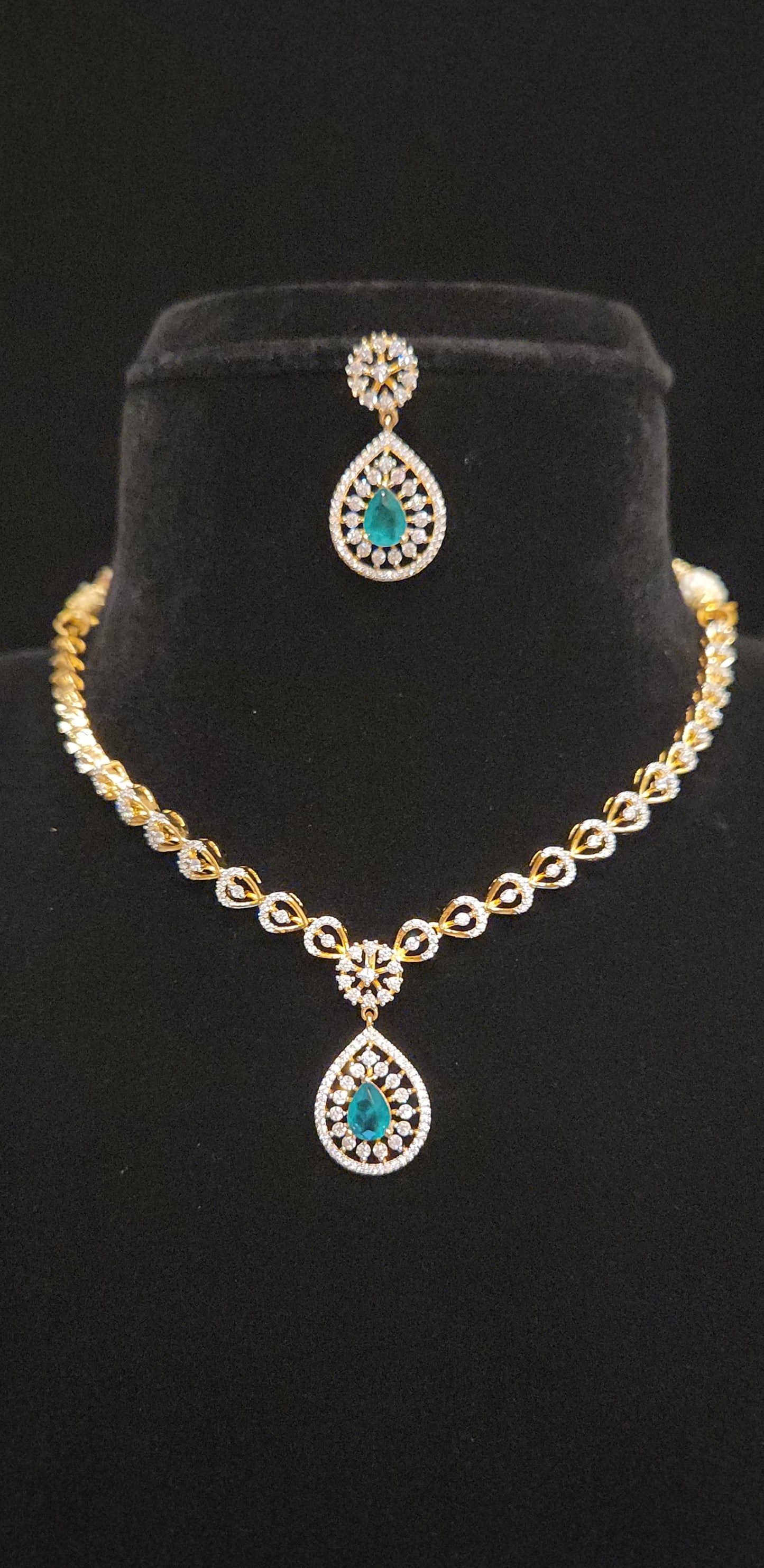 92.5 Silver Emerald Teardrop Elegance Necklace Set