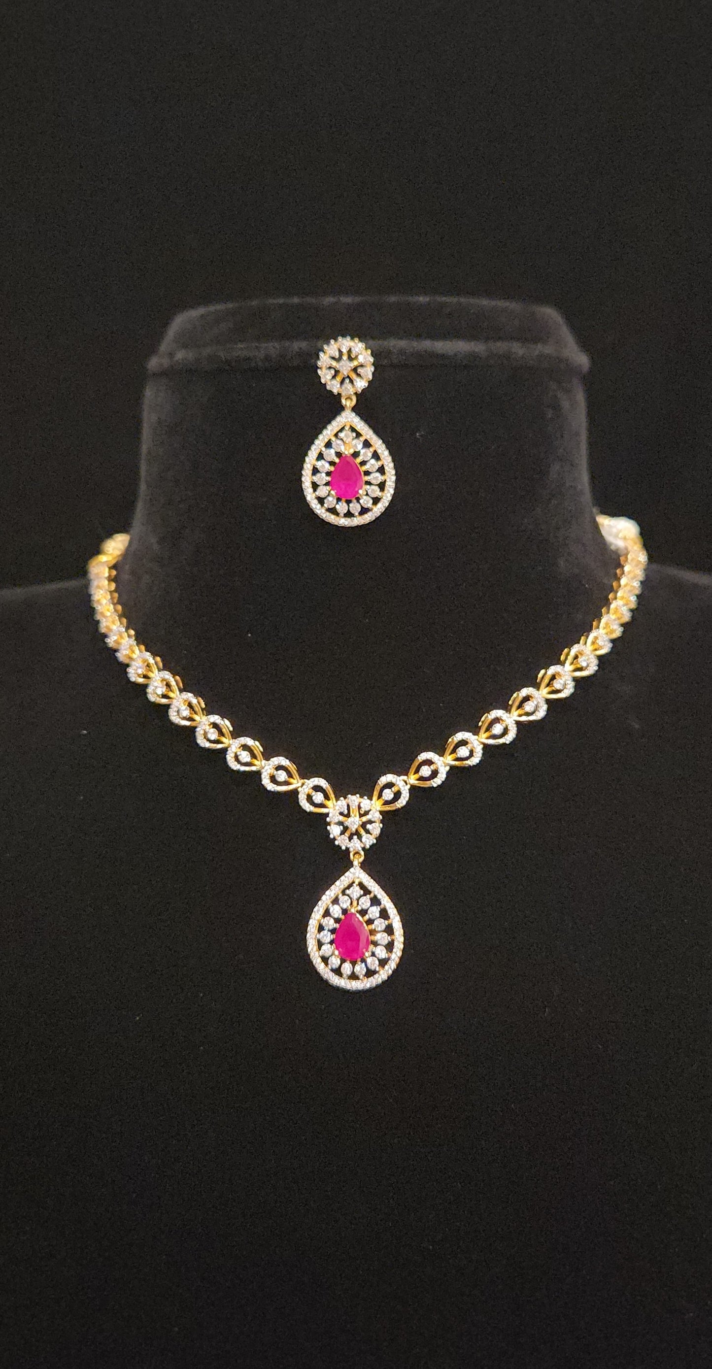 92.5 Silver Emerald Teardrop Elegance Necklace Set