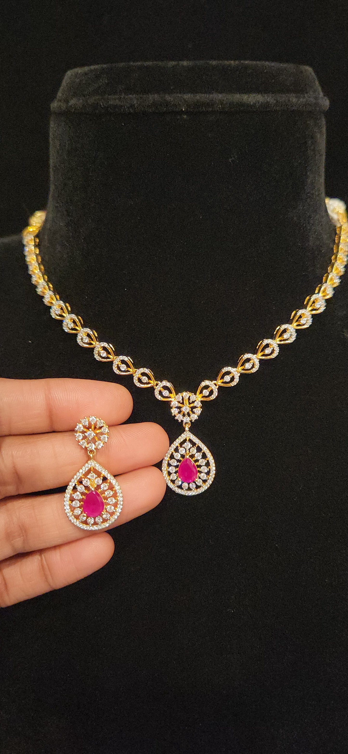 92.5 Silver Emerald Teardrop Elegance Necklace Set