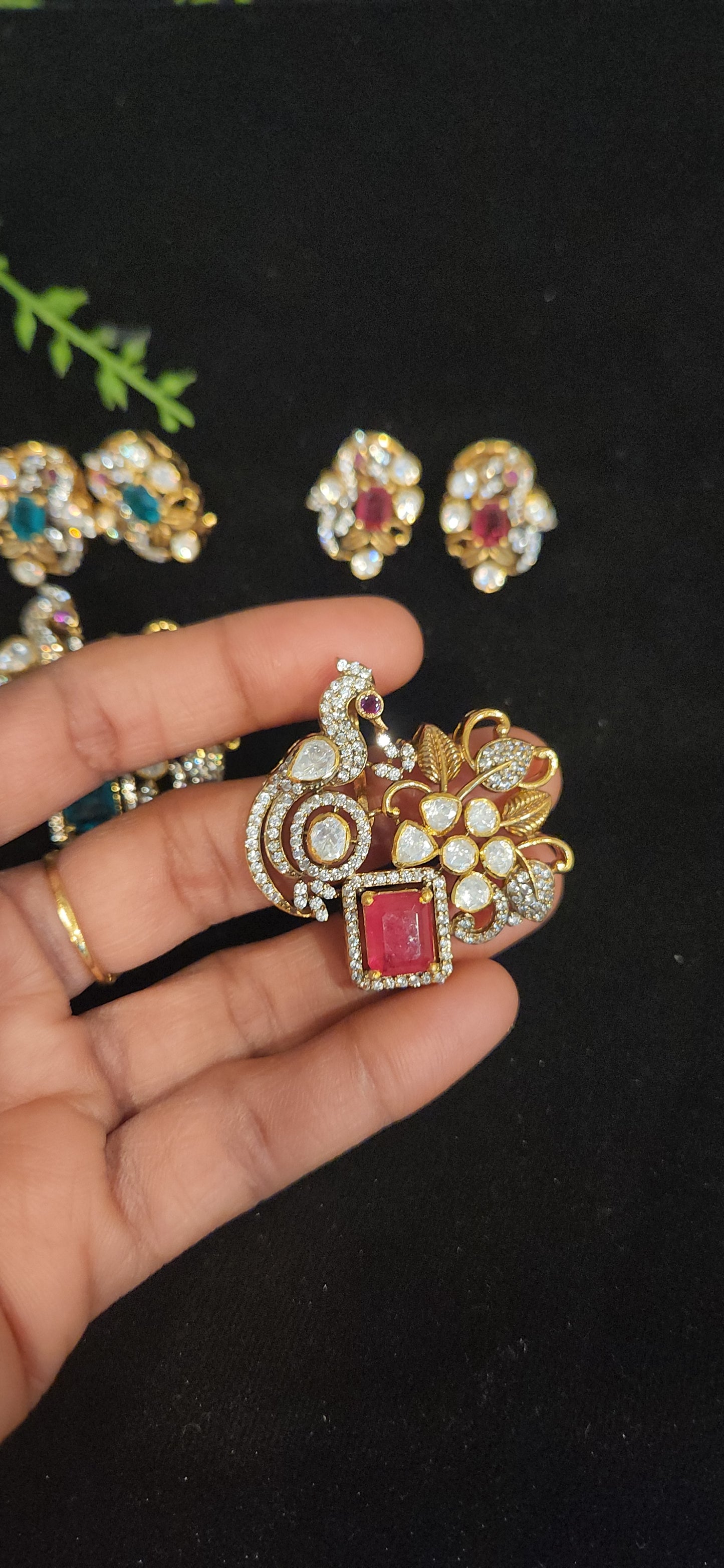 92.5 Silver Regal Peacock Pendant Kante Set