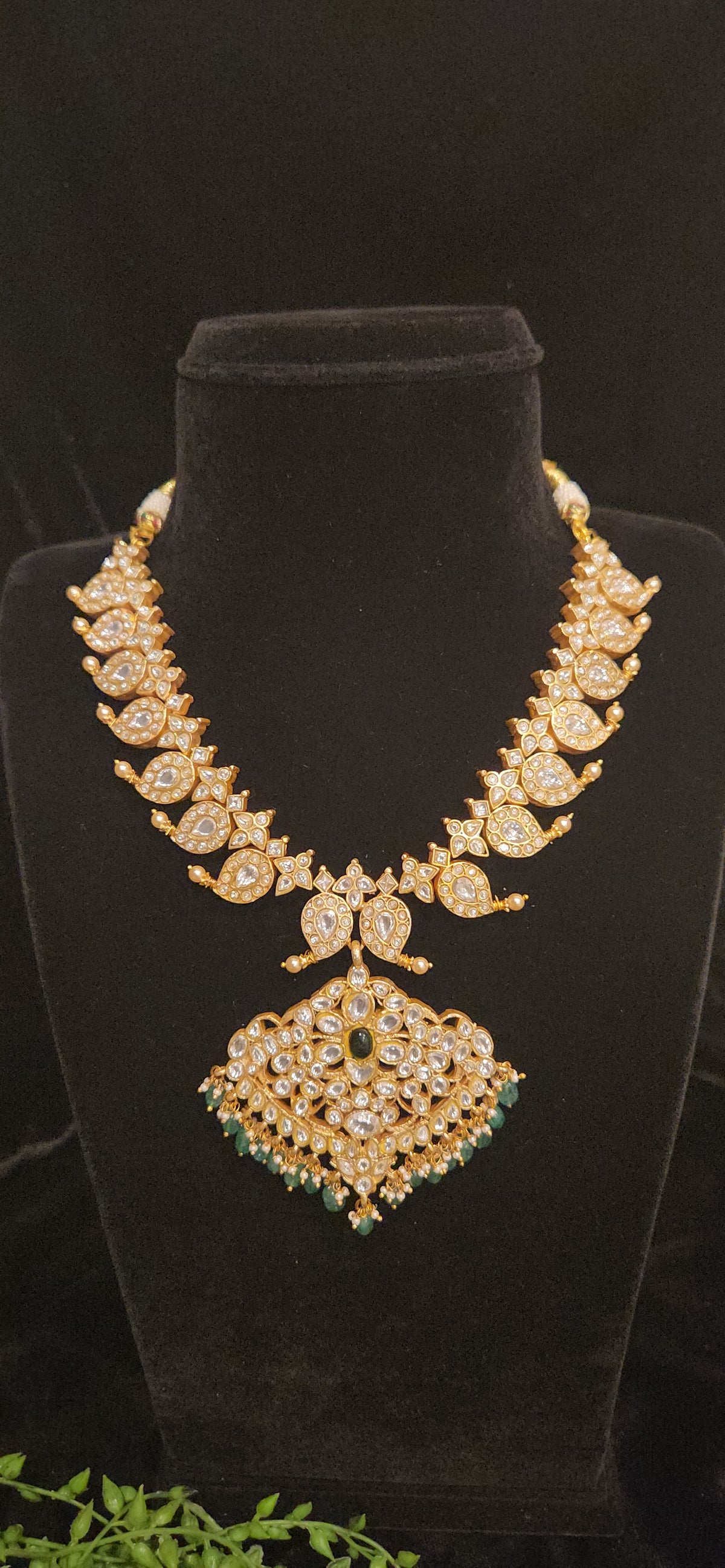 Jadau Kundan reversible 2-in-1 Mango Necklace Set