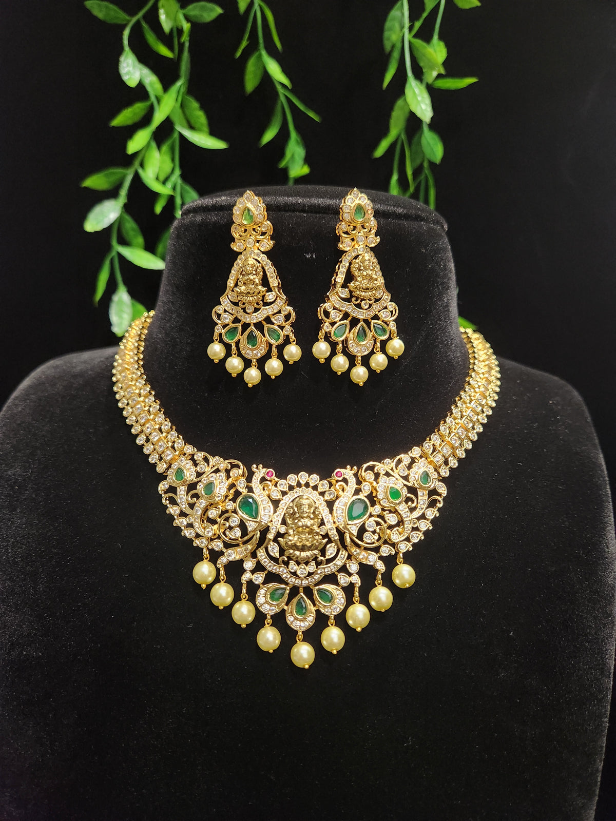 Antique Gold Finish Lakshmi Kante Necklace Set