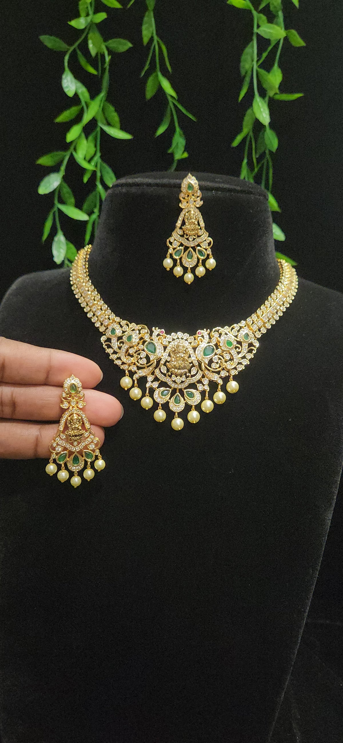 Antique Gold Finish Lakshmi Kante Necklace Set