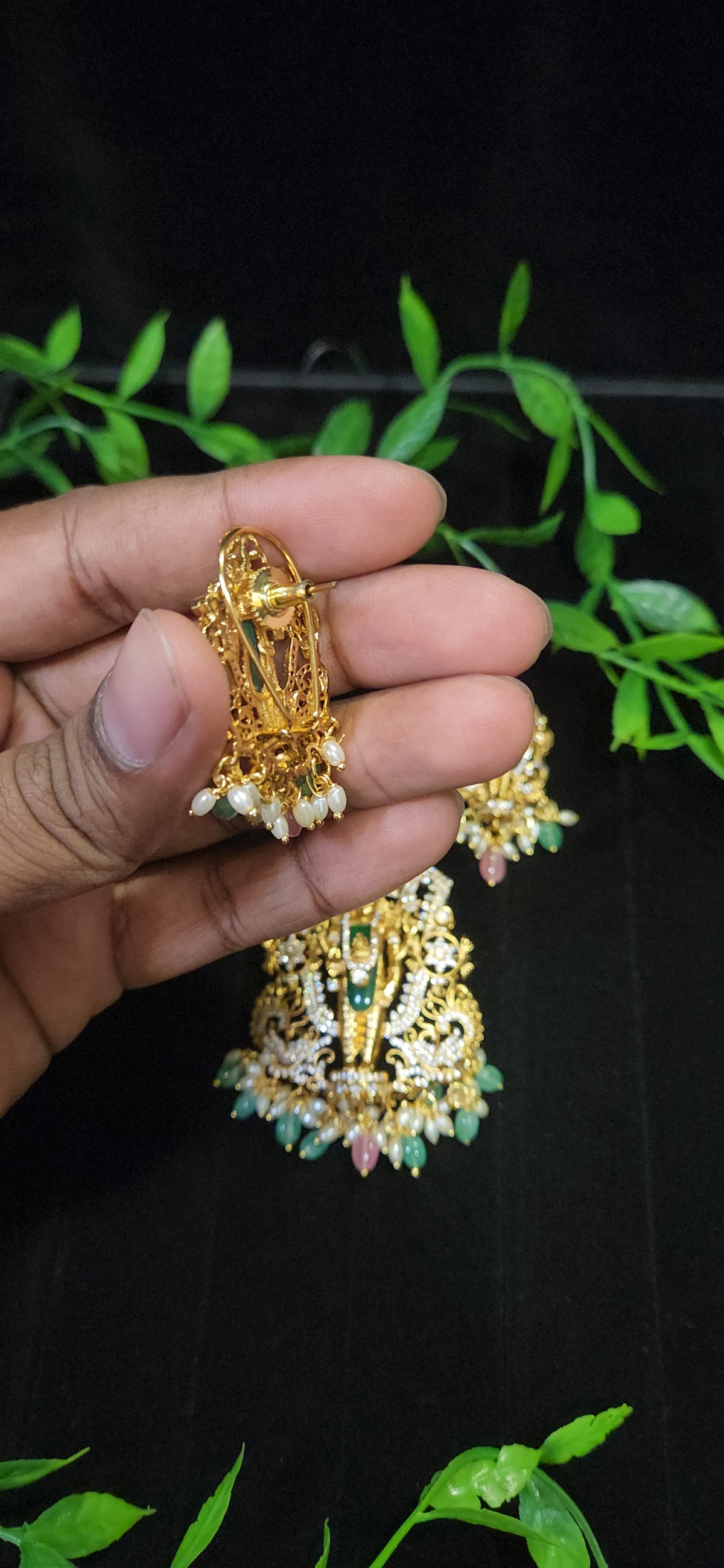 Elegant Balaji Pendant Set