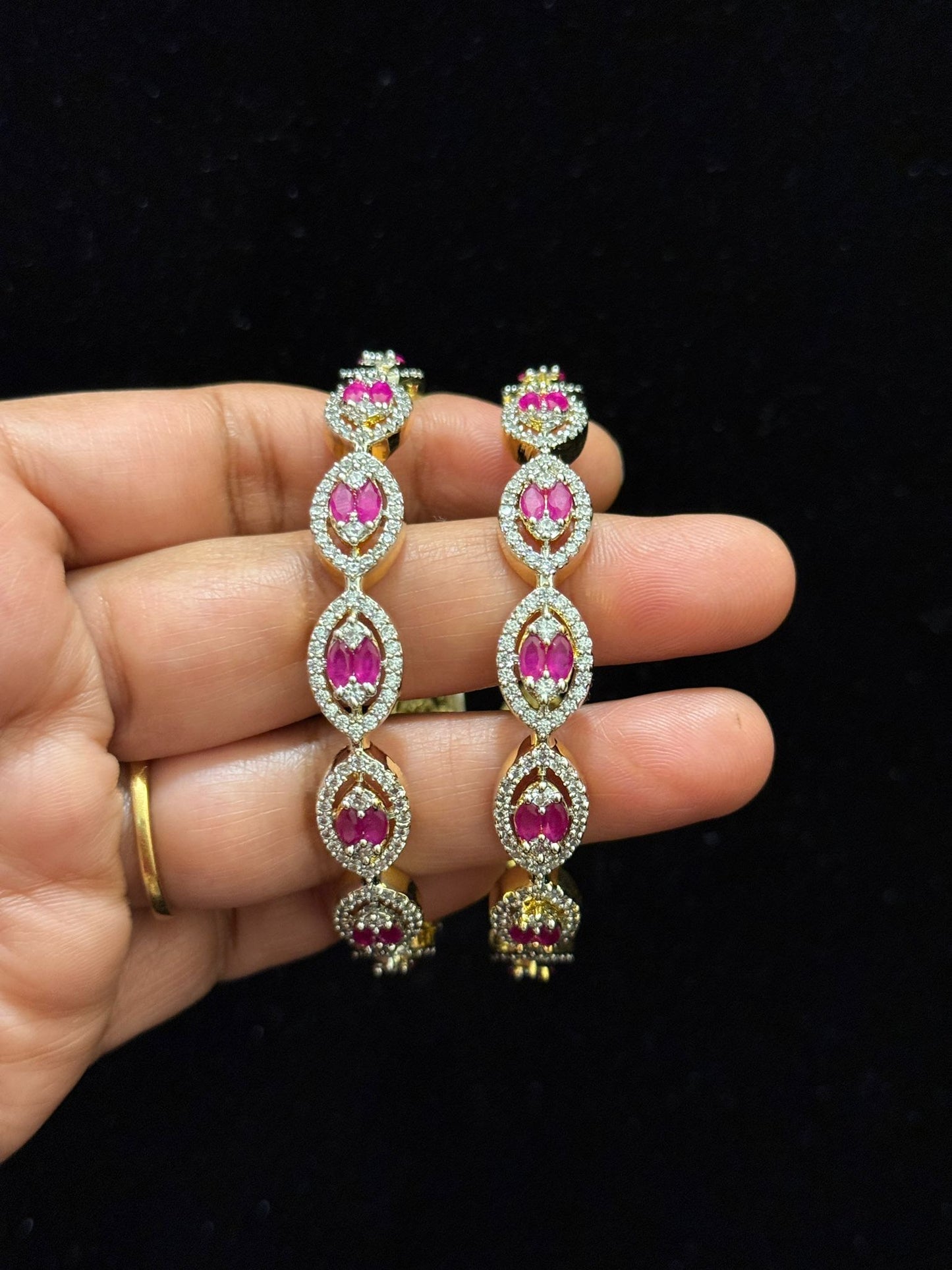 Diamond Finish Oval shape Emerald Bangle