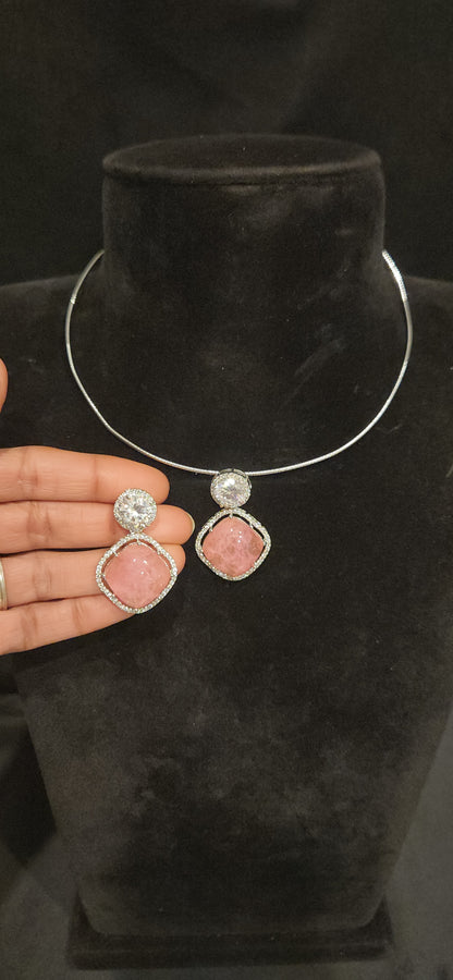 Sleek Invisible Kante Rhombus Pendant Set