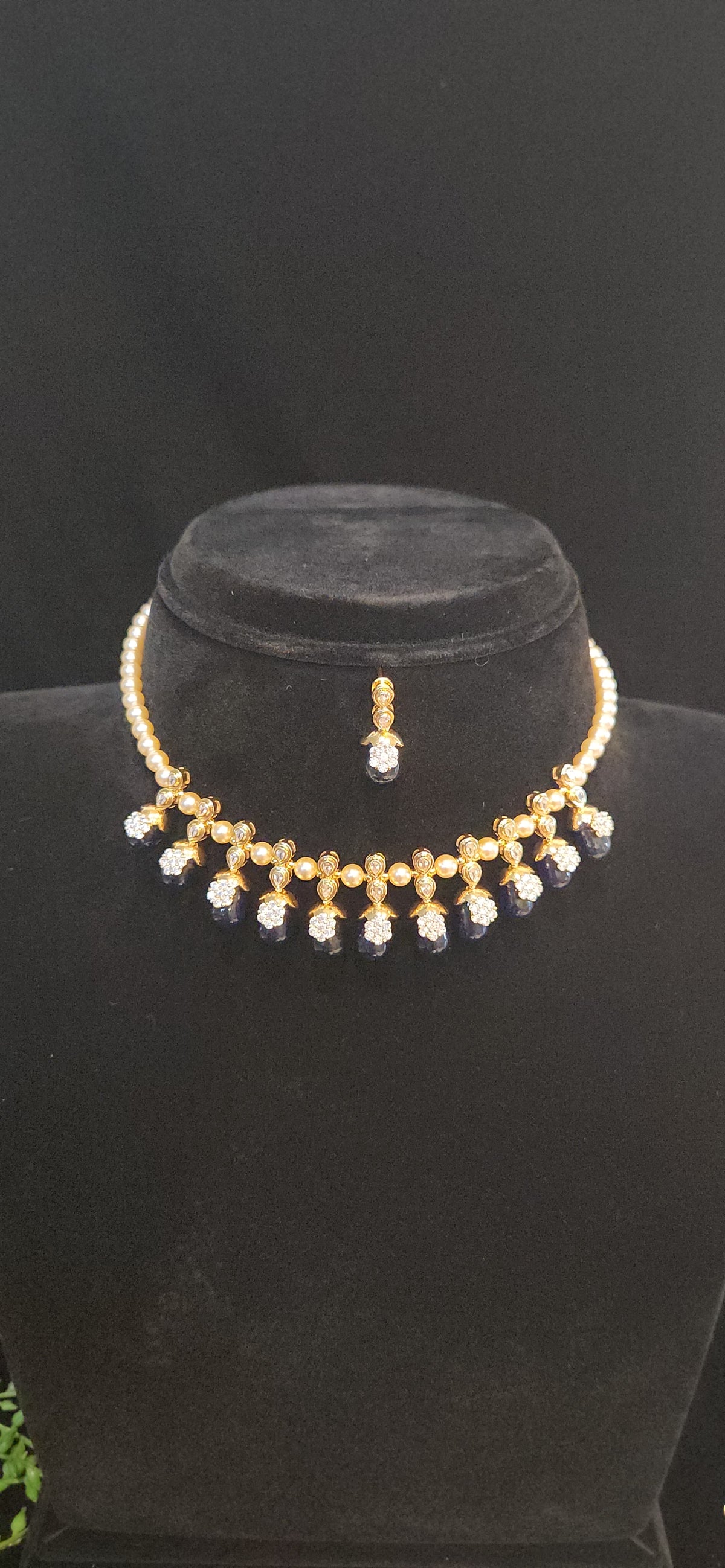 Elegant pearl necklace with pretty colored beads