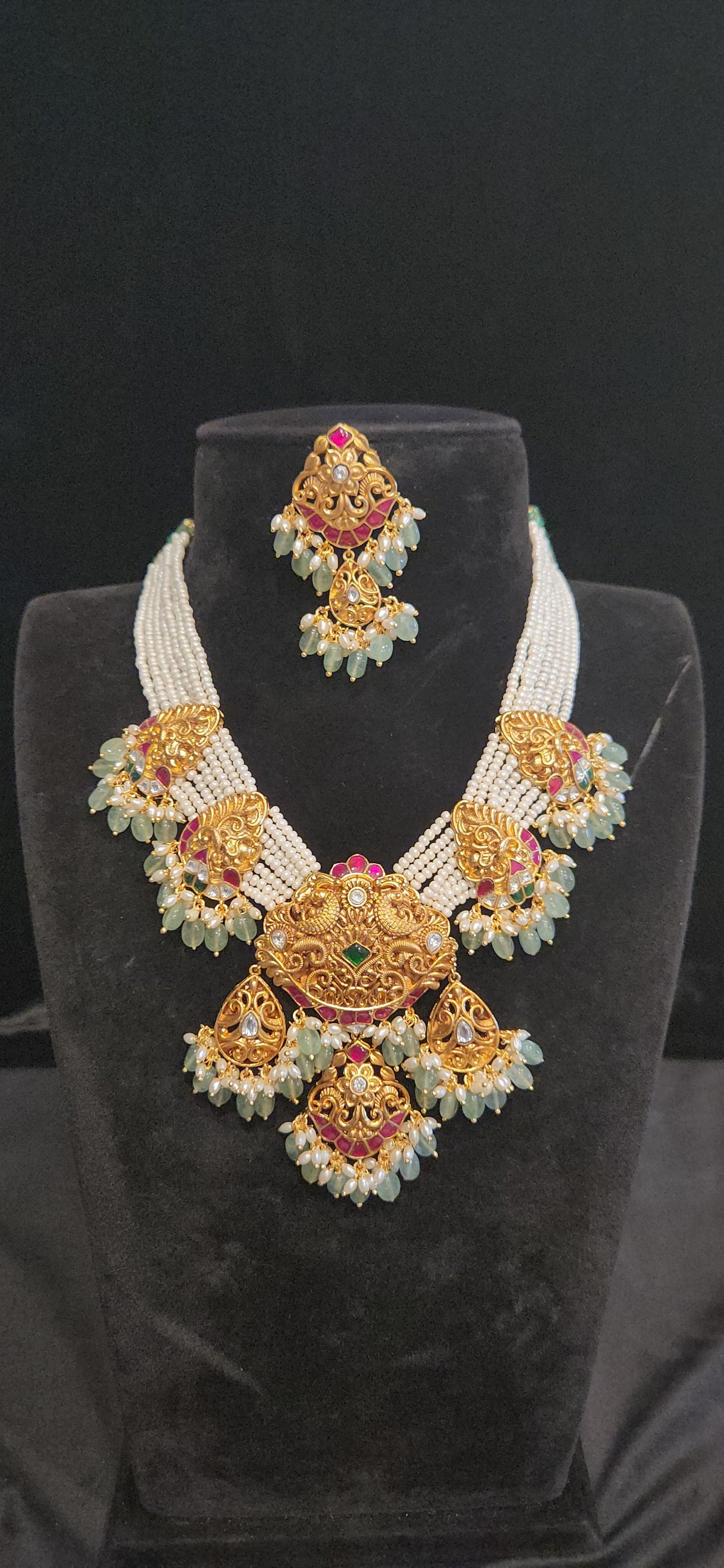 Luxurious Antique Kundan Floral Necklace Set