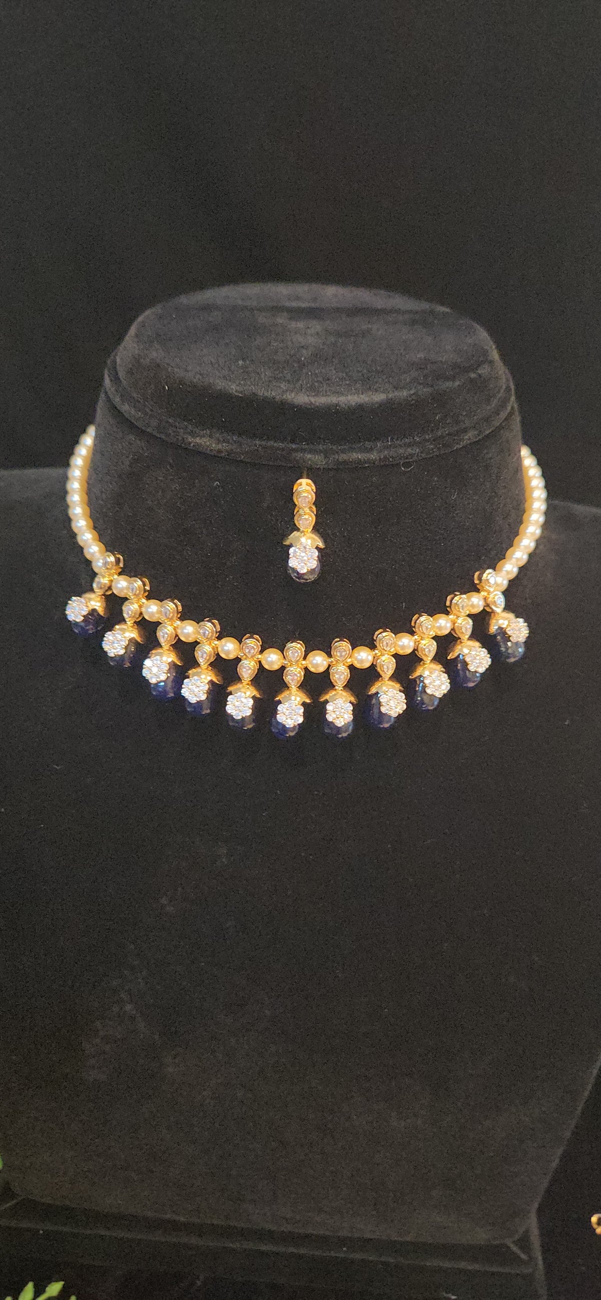 Elegant pearl necklace with pretty colored beads
