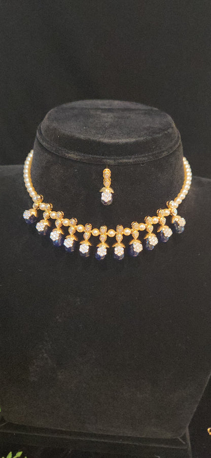 Elegant pearl necklace with pretty colored beads
