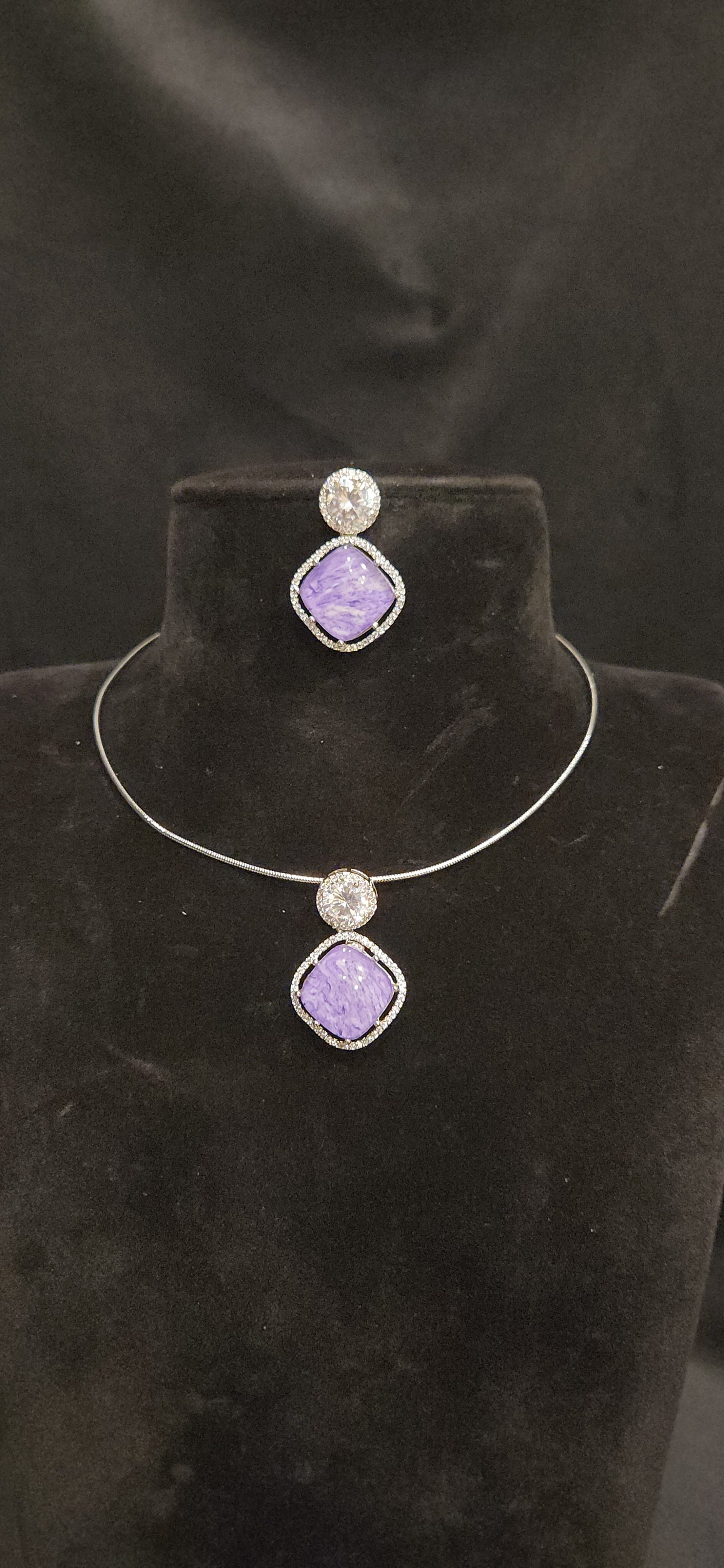 Sleek Invisible Kante Rhombus Pendant Set