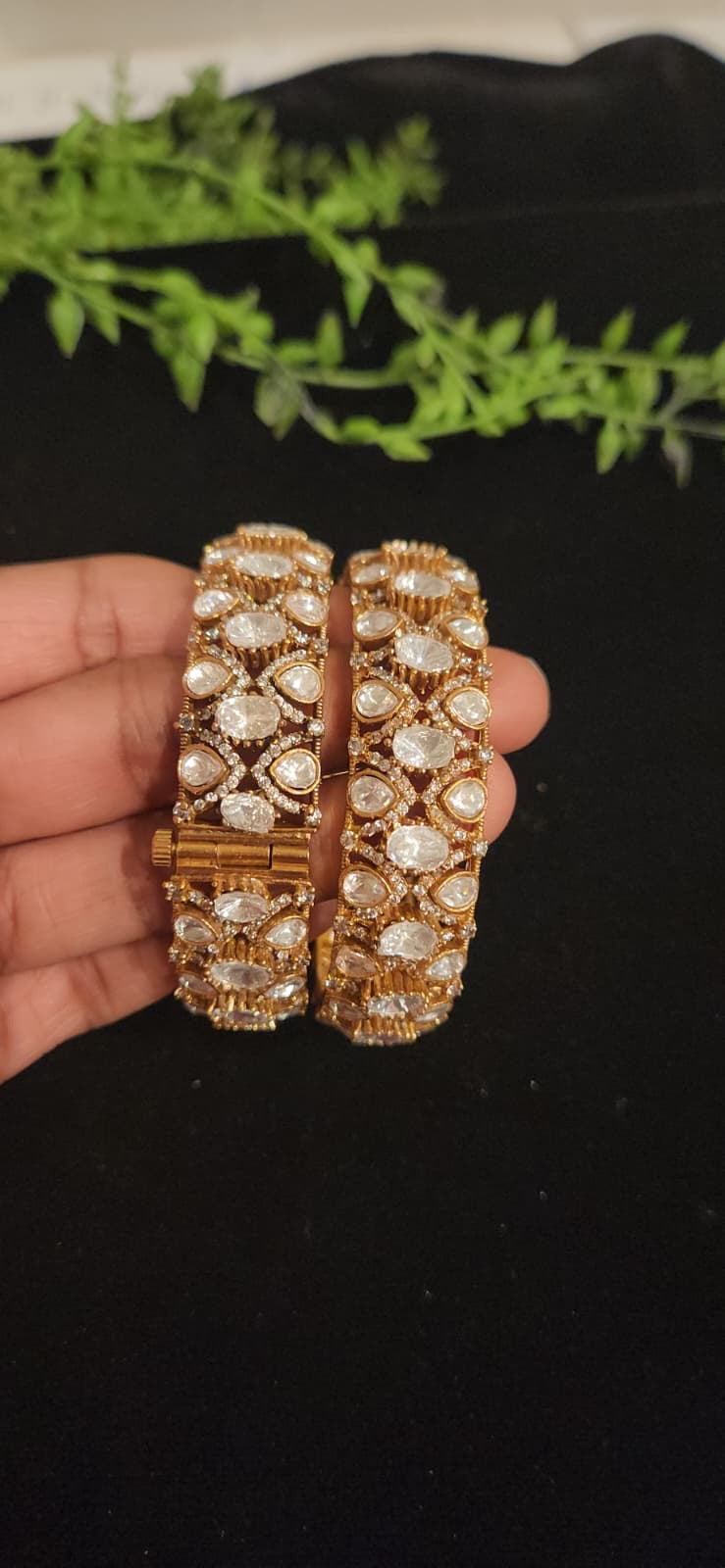 Neutral Moissanite Openable Kada