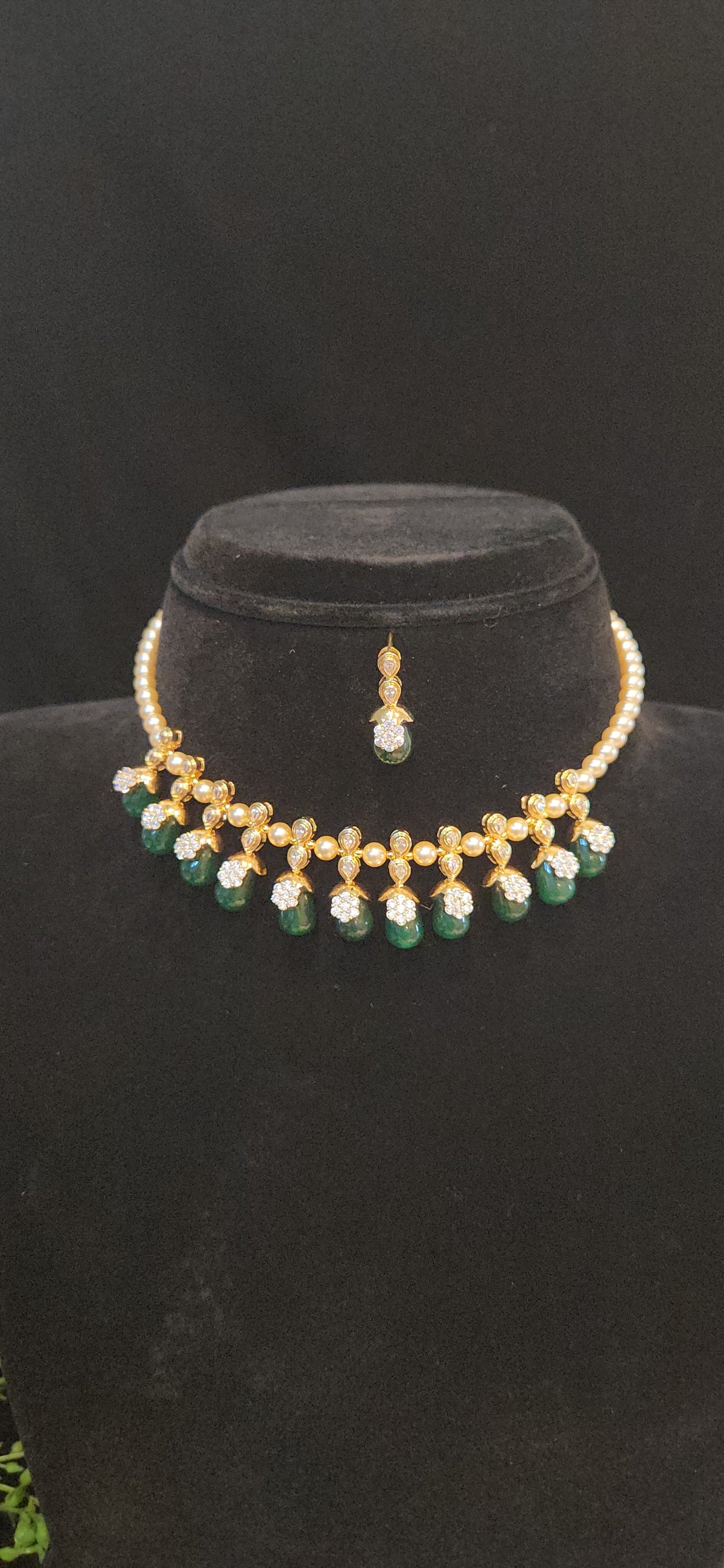 Elegant pearl necklace with pretty colored beads