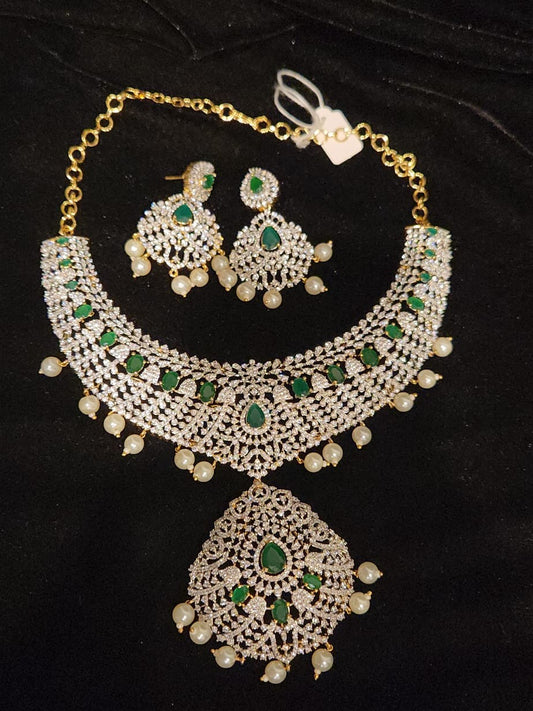 Diamond finish cz neckset with emeralds